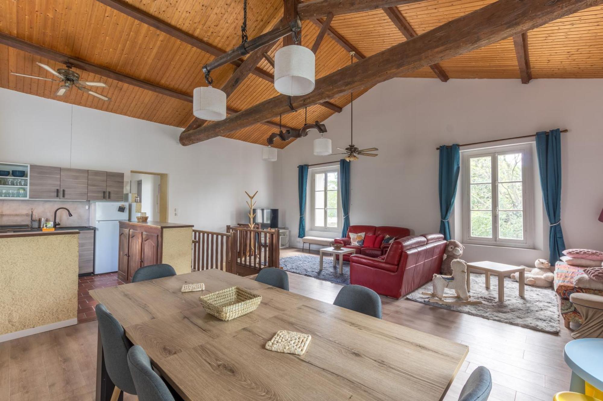 Maison Avec Piscine Location De Vacances Ferme Pedagogique Du Dolmen Le Pouget エクステリア 写真